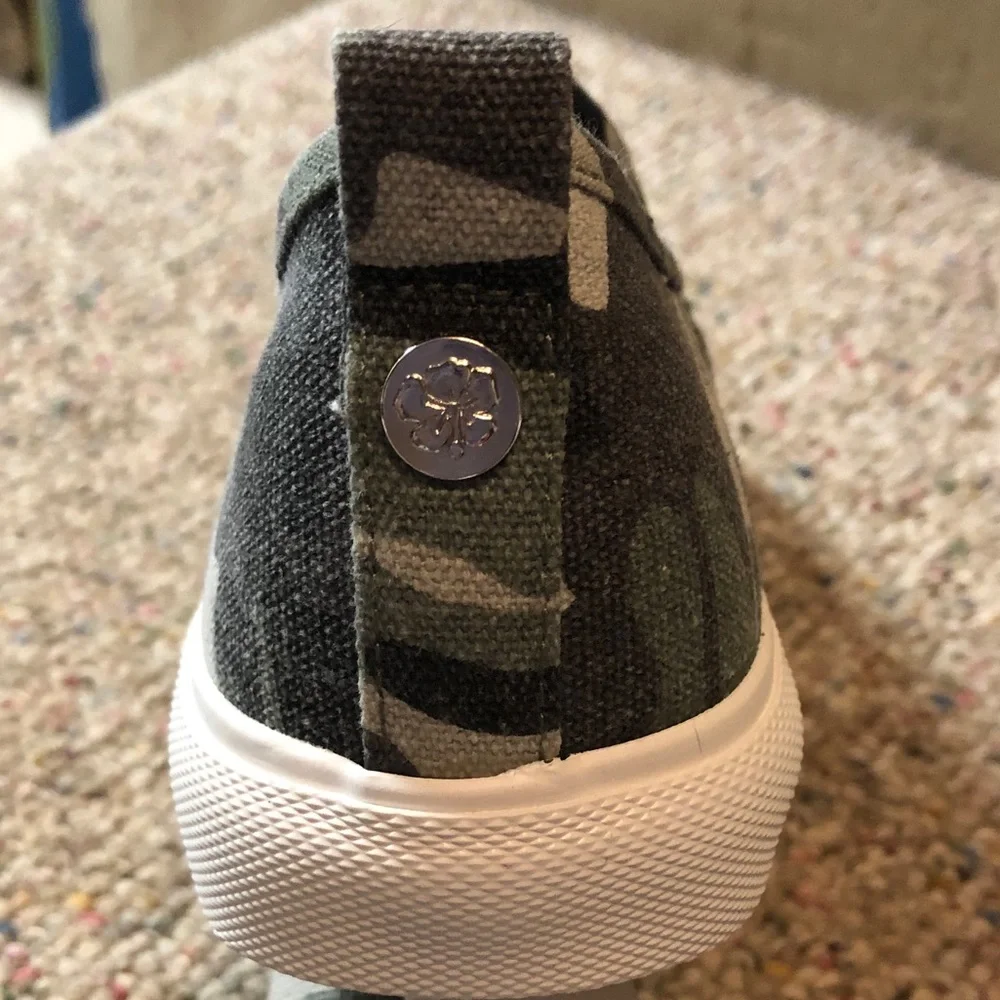 🆕 Tommy Bahama Camouflage Slip On Sneakers